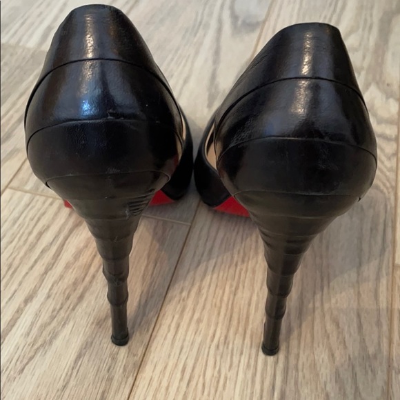 Christian Louboutin Armadillo crepe leather heels - Picture 2 of 7